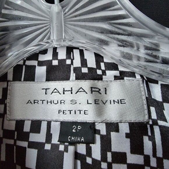 Tahari ASL black pleated bust blazer size 2 petite - Picture 3 of 9